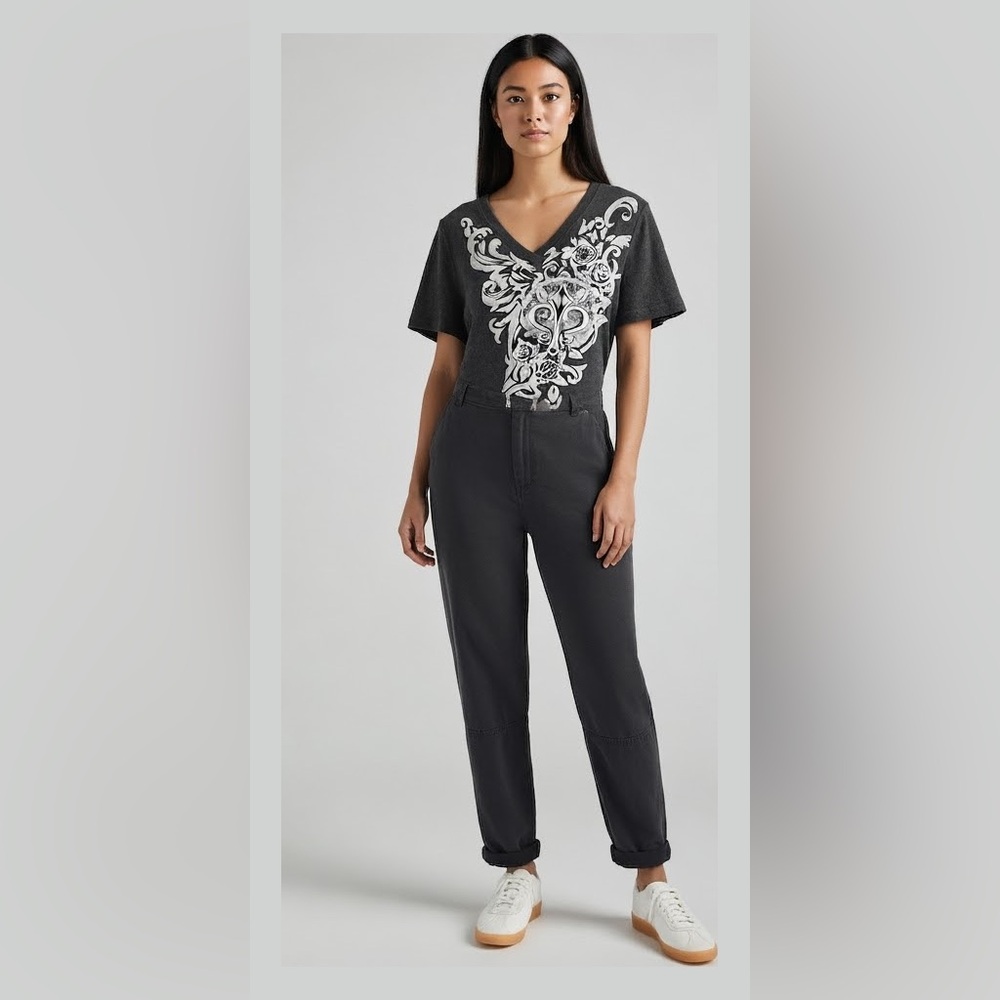 Gothic Fleur de Lis Black Roses Filigree Grey V-Neck Graphic T-Shirt Size XS